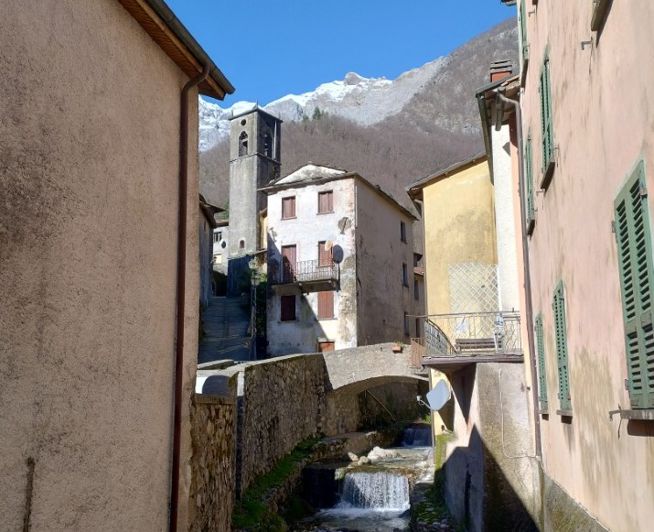 Image No.18-4 Bed Property for sale