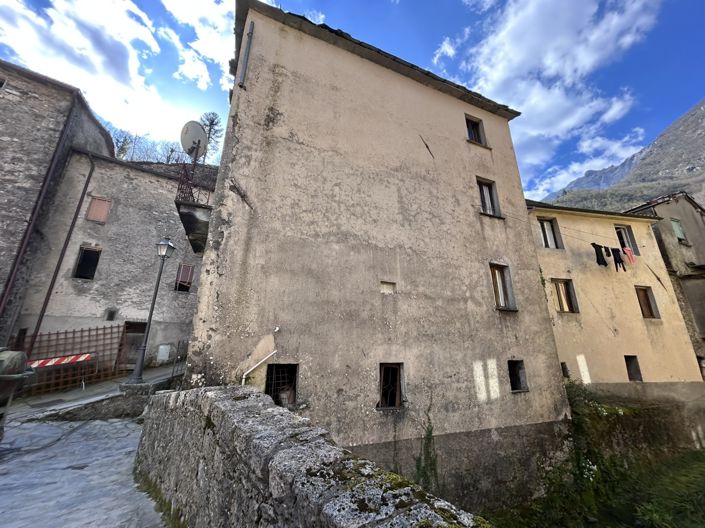 Image No.20-4 Bed Property for sale