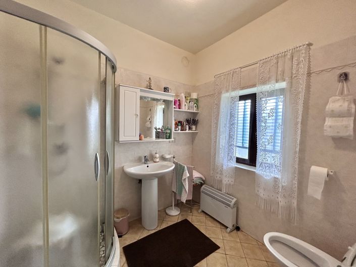 Image No.10-2 Bed Property for sale