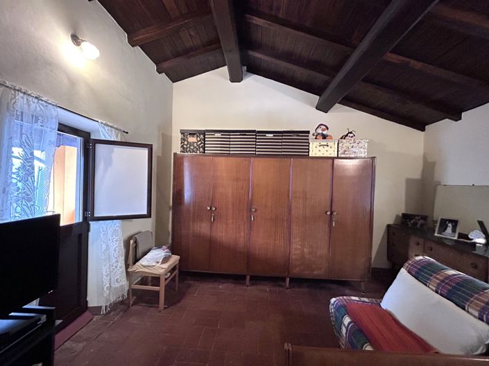 Image No.17-2 Bed Property for sale