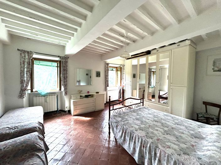 Image No.3-5 Bed Property for sale