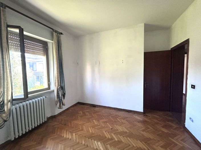 Image No.10-2 Bed Property for sale