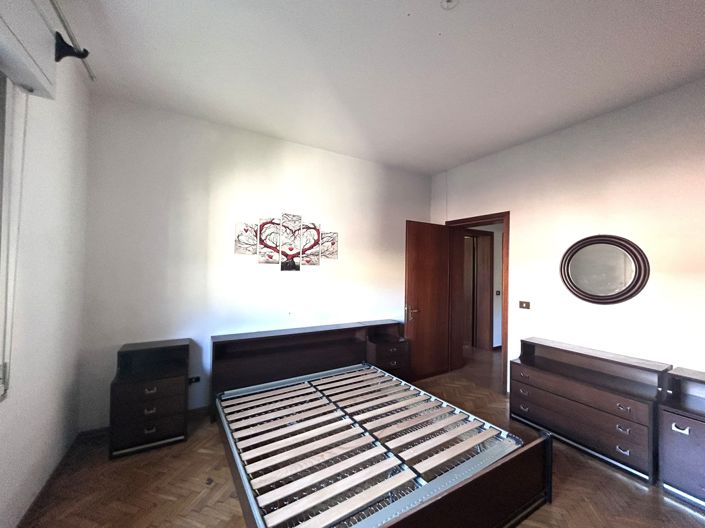 Image No.11-2 Bed Property for sale