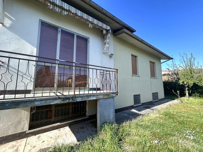 Image No.12-2 Bed Property for sale