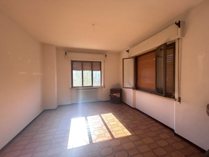 Image No.8-2 Bed Property for sale