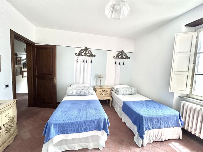 Image No.17-4 Bed House for sale