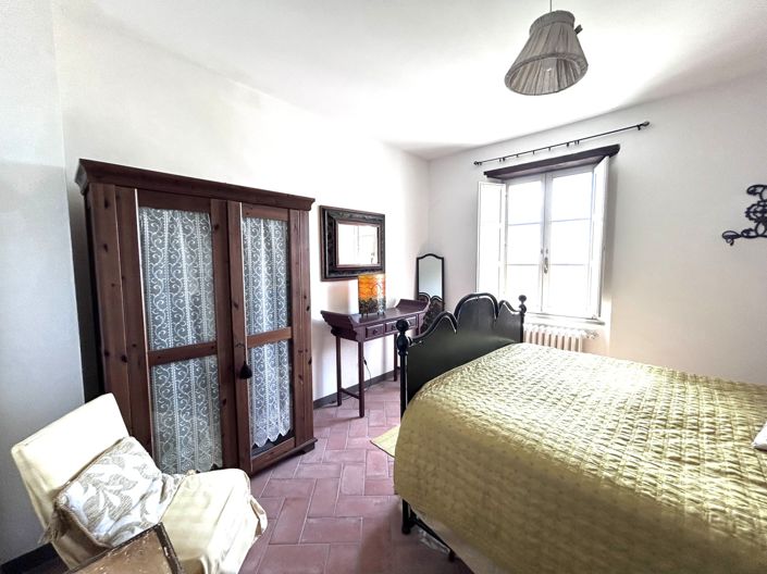 Image No.18-4 Bed House for sale