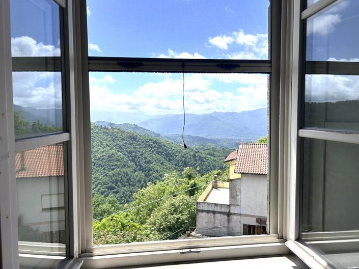Image No.19-4 Bed House for sale