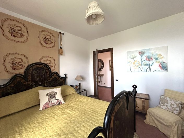Image No.20-4 Bed House for sale