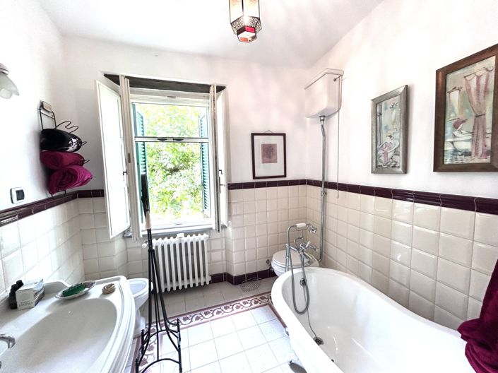 Image No.22-4 Bed House for sale