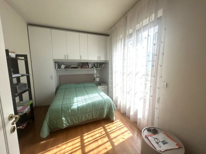 Image No.17-2 Bed Property for sale
