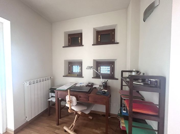 Image No.19-2 Bed Property for sale