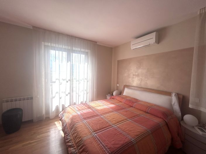 Image No.21-2 Bed Property for sale