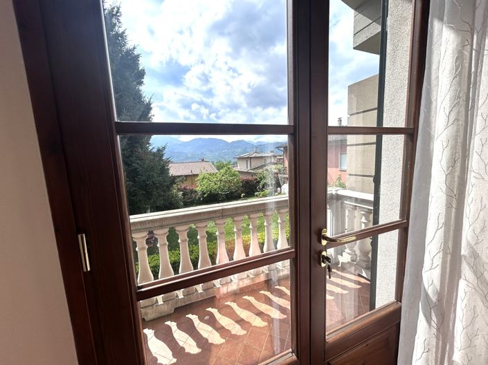Image No.22-2 Bed Property for sale