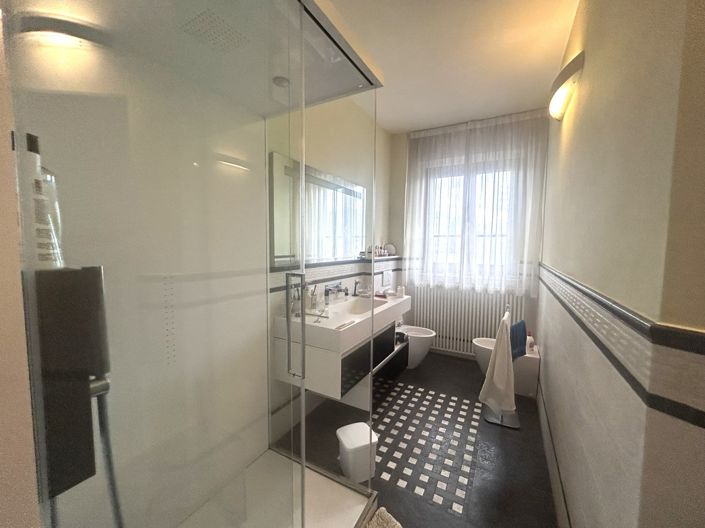 Image No.25-2 Bed Property for sale