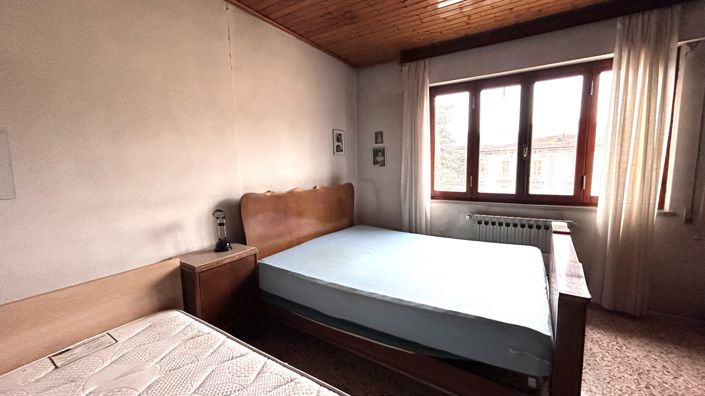 Image No.12-2 Bed Property for sale