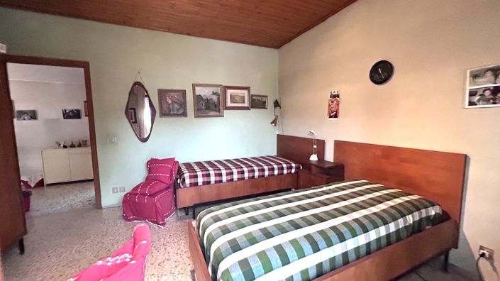 Image No.17-2 Bed Property for sale