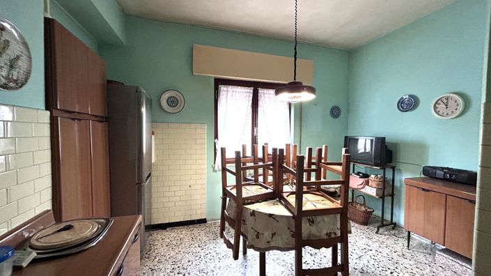 Image No.6-2 Bed Property for sale