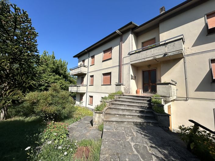 Image No.12-3 Bed Property for sale