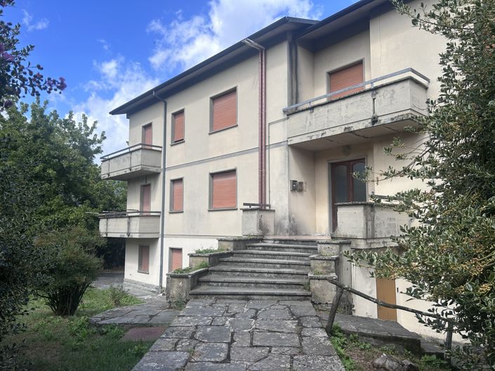 Image No.16-3 Bed Property for sale
