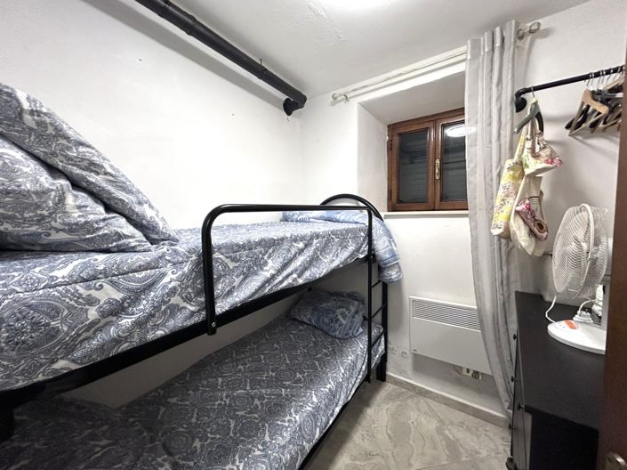 Image No.15-2 Bed Property for sale