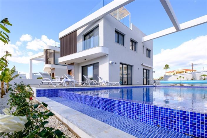 Image No.1-Maison de 4 chambres à vendre à Ayia Napa