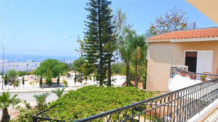 Image No.1-5 Bed House for sale