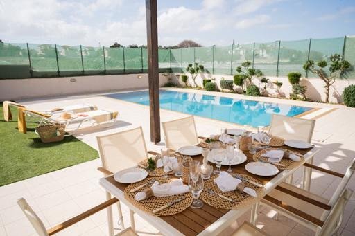 Image No.1-4 Bed House for sale