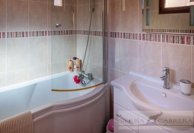 La-Fuente-Bathroom