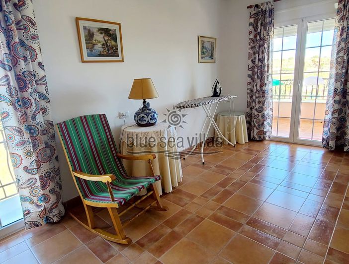 Image No.17-5 Bed Townhouse for sale