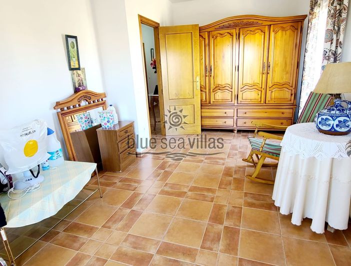 Image No.18-5 Bed Townhouse for sale