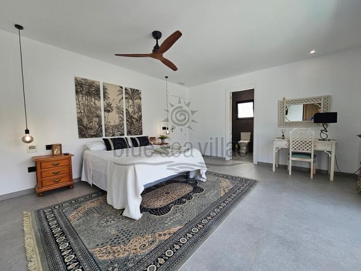 Image No.13-4 Bed Villa / Detached for sale