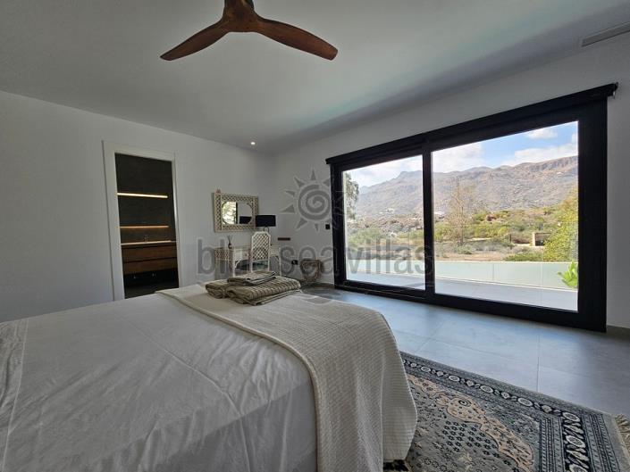 Image No.14-4 Bed Villa / Detached for sale