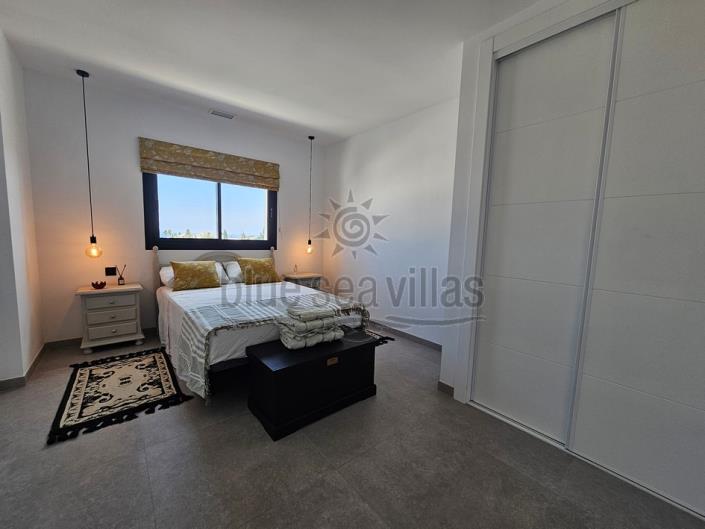 Image No.18-4 Bed Villa / Detached for sale