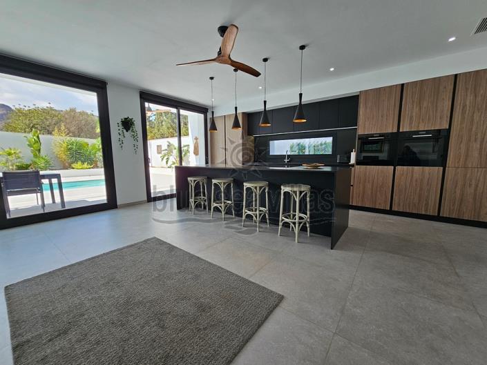 Image No.23-4 Bed Villa / Detached for sale