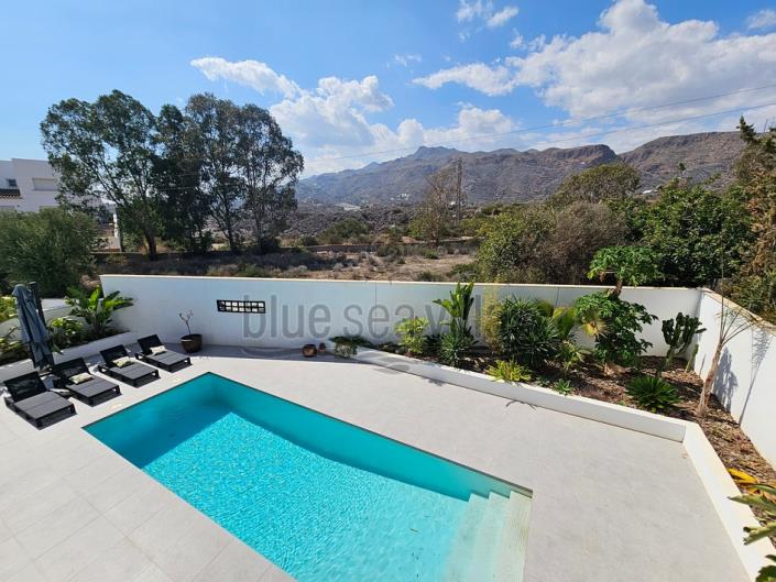 Image No.35-4 Bed Villa / Detached for sale