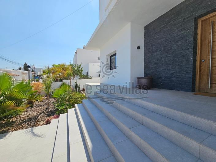 Image No.43-4 Bed Villa / Detached for sale