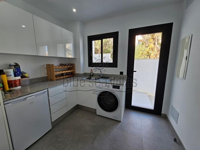 Image No.49-4 Bed Villa / Detached for sale