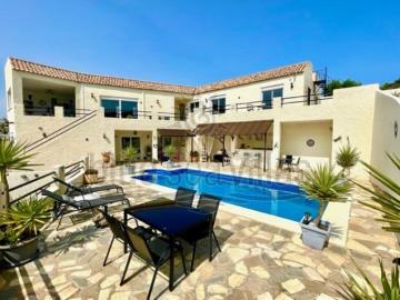 Villa / Détaché de 6 chambres à vendre à Sorbas