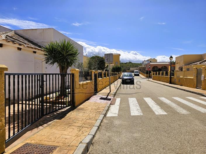 Image No.12-3 Bed Villa / Detached for sale