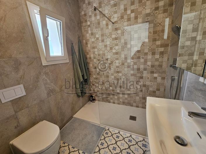 Image No.15-3 Bed House for sale