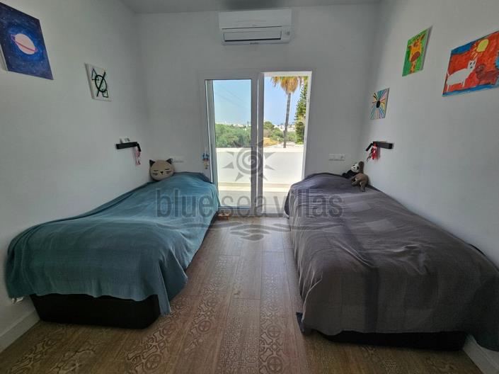 Image No.19-3 Bed House for sale