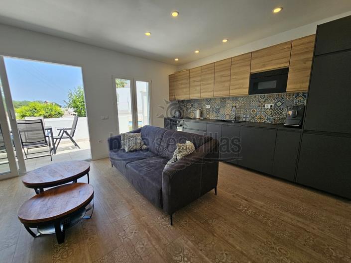 Image No.8-3 Bed House for sale