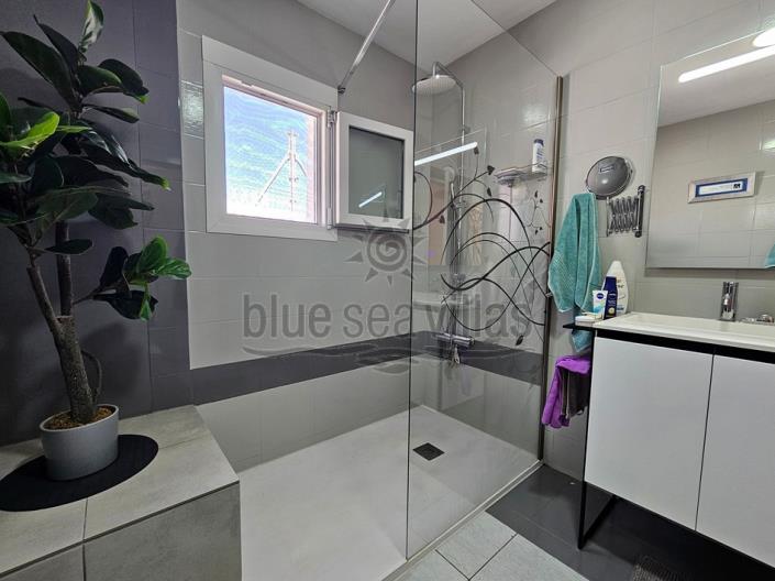 Image No.39-3 Bed Villa / Detached for sale