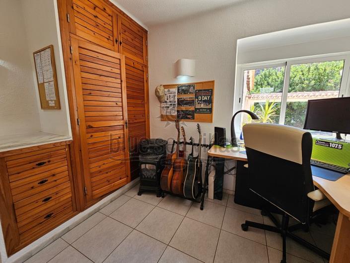 Image No.42-3 Bed Villa / Detached for sale