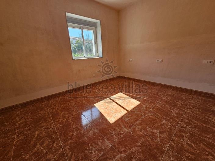 Image No.16-7 Bed Farmhouse for sale