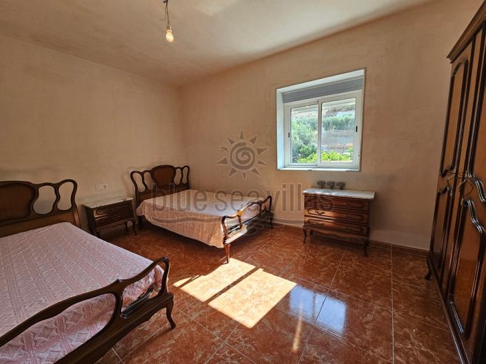 Image No.17-7 Bed Farmhouse for sale