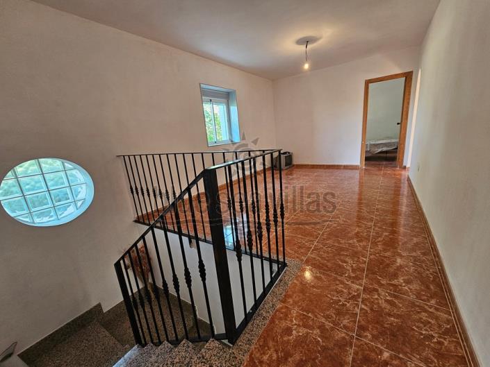 Image No.20-7 Bed Farmhouse for sale