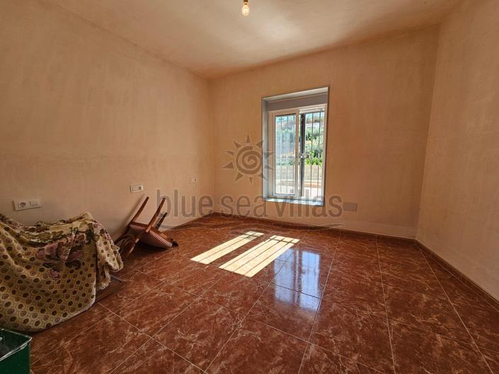 Image No.21-7 Bed Farmhouse for sale