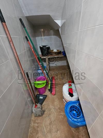 Image No.11-7 Bed Farmhouse for sale